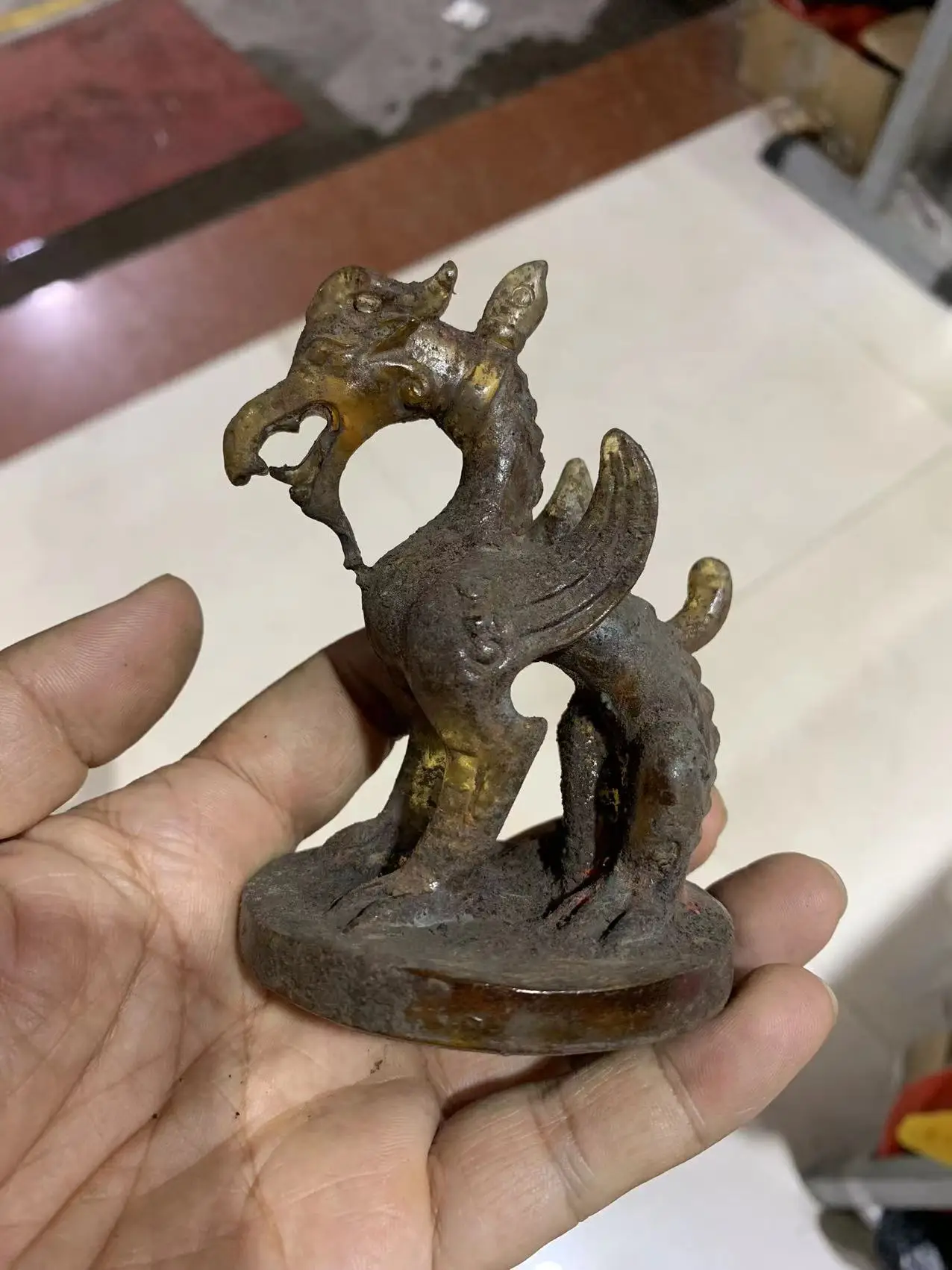 

Old crystal seal statue,Flying dragon