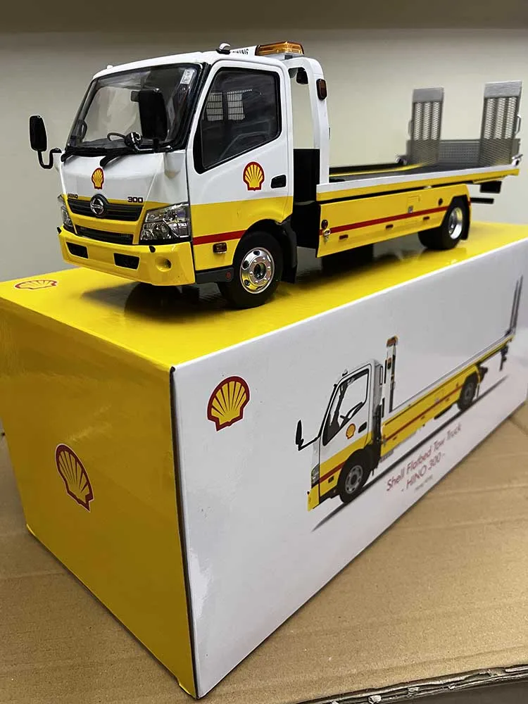 tiny 1/18scale HINO 300