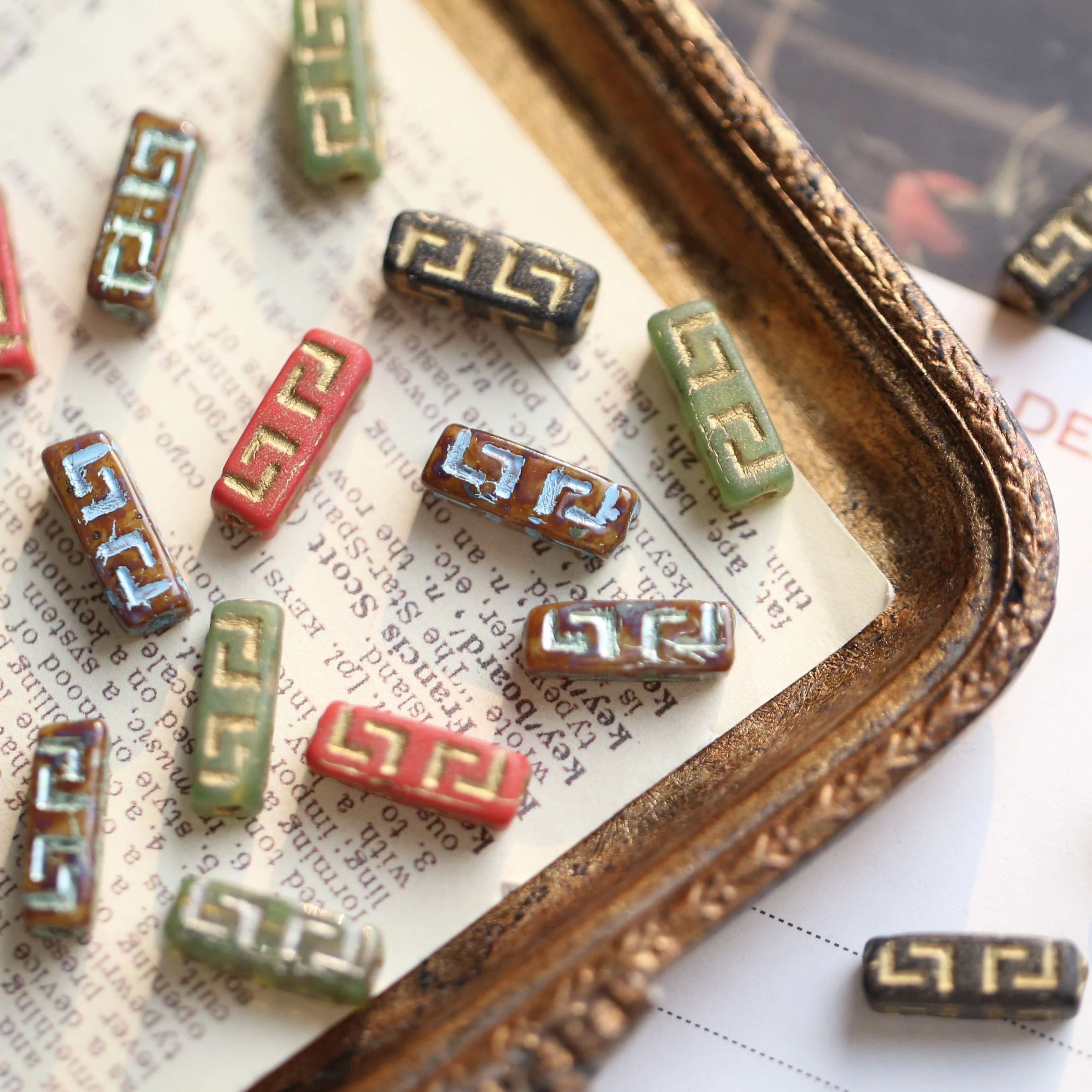 10pcs 체코 구슬 15×5mm 복고풍 무늬 직사각형 유리 구슬 DIY 수제 구슬 소재
