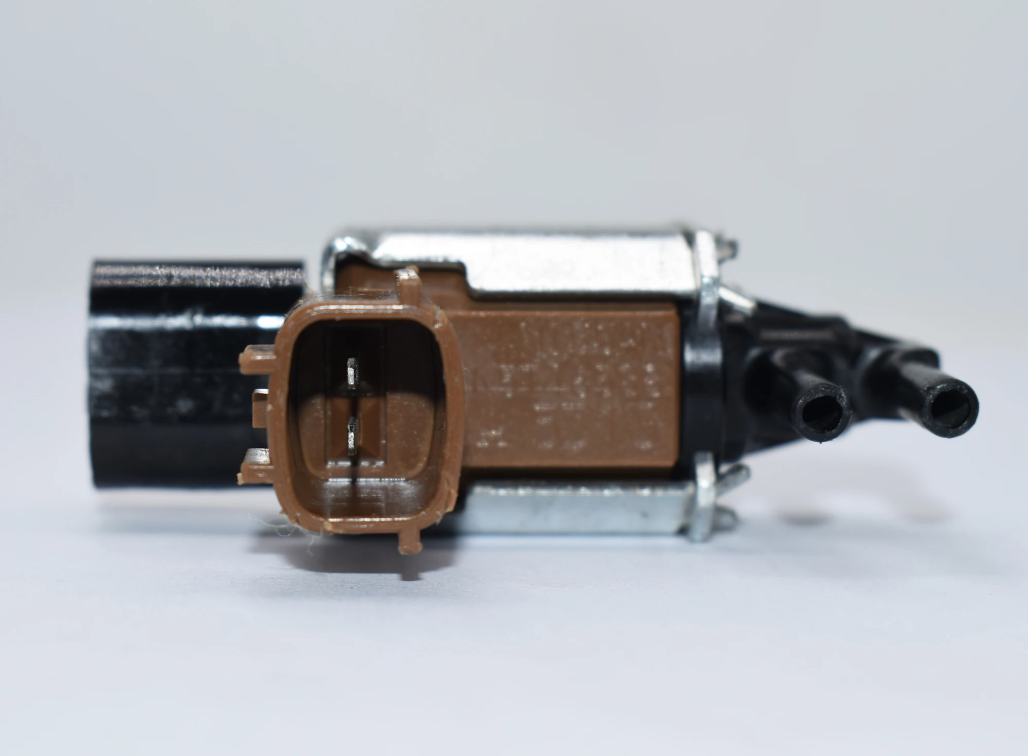 

EGR Control Solenoid Valve Switch K5T46582 K5T46588 for Nissan for Infiniti I30 QX4 14956-38U0A 14956-31U00 911-507