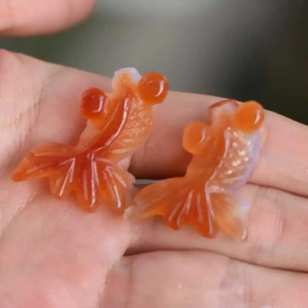 

2pcs Natural Red agate Goldfish Gemstone Pendant Emotional Spirituality Energy Classic Relief Lucky Chain Practice Glowing