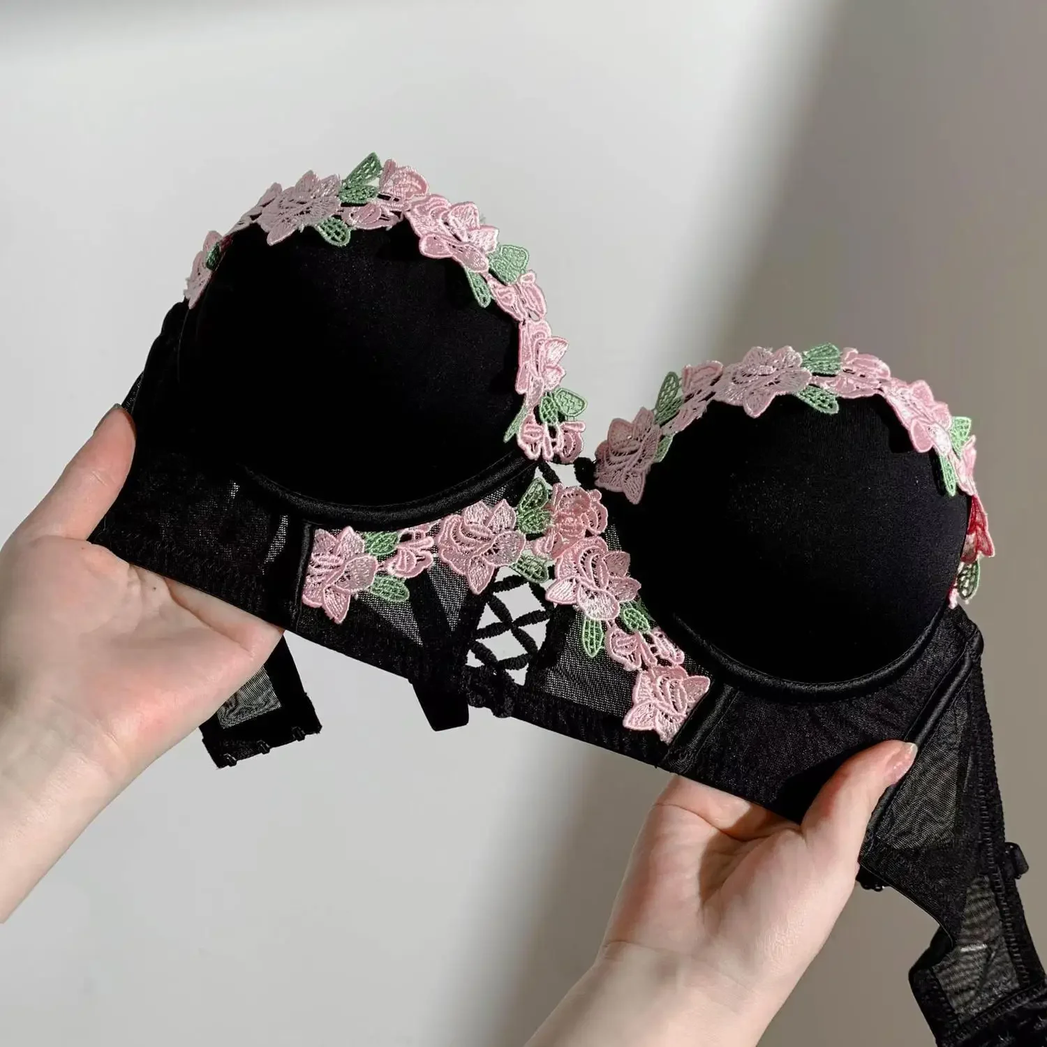 New French Retro Sexy Lace Sweet Floral Embroidery Bra Push-up Bra 4