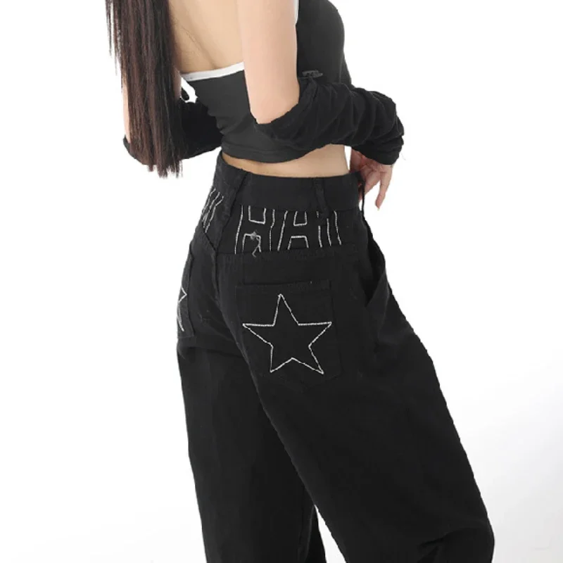 Рисунок 6 - Женские черные джинсы с вышивкой и низкой талией