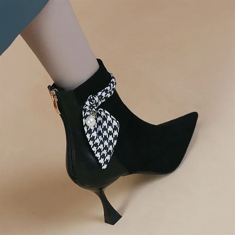 

Женские ботильоны из флока, с острым носком, на тонком каблуке