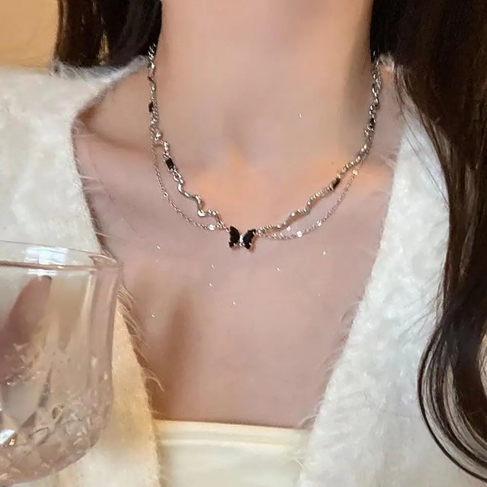Collana con ciondolo a forma di cuore K-pop asimmetrico a forma di farfalla nera alla moda da donna Y2K, stile gotico, lucido e fresco_voghion.com