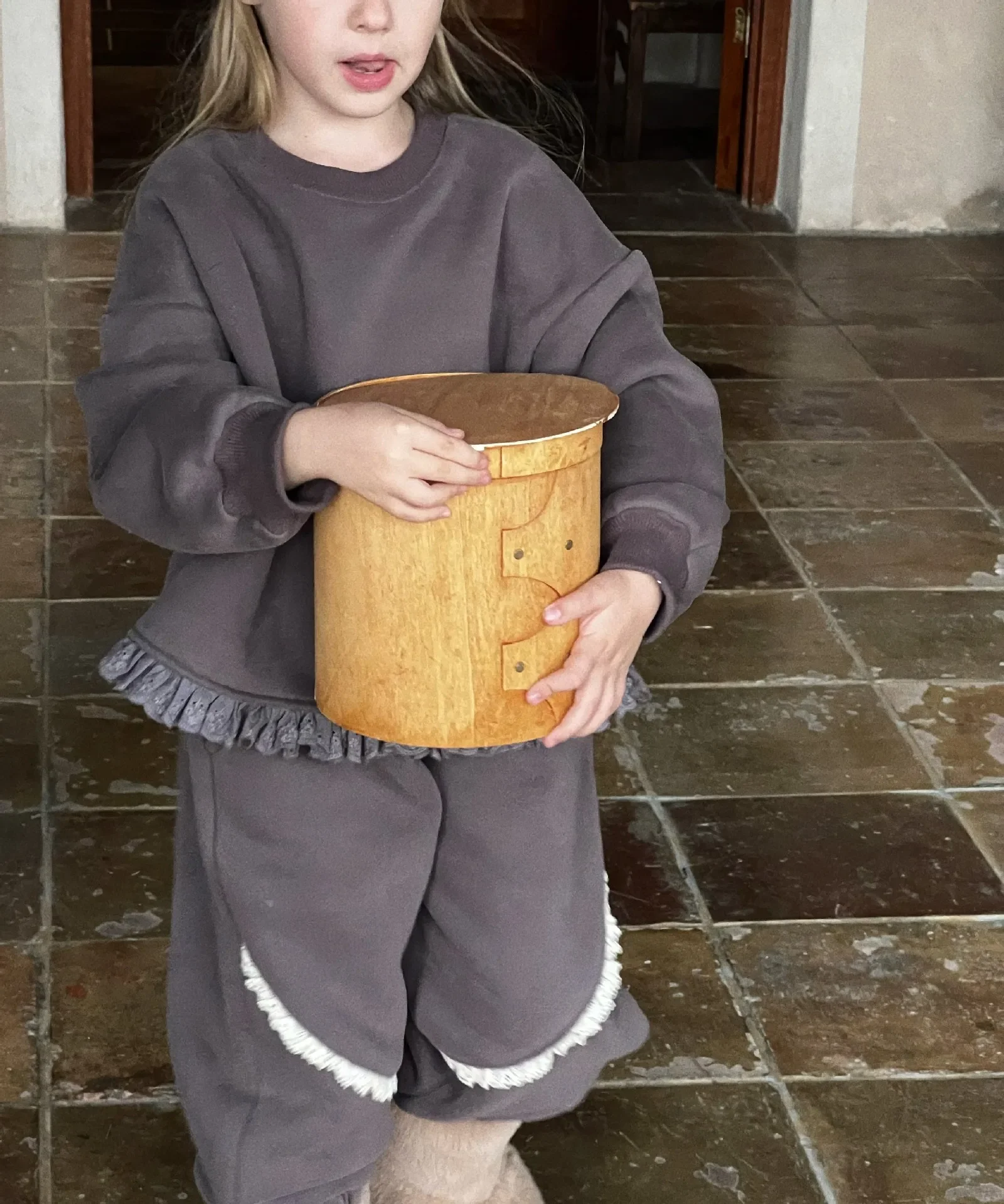 

Одежда для девочек, костюм, одежда для девочек, новинка 2023, комплект хлопковой одежды с цветочным узором в Корейском стиле, зимняя одежда для девочек, костюм, детская зимняя одежда