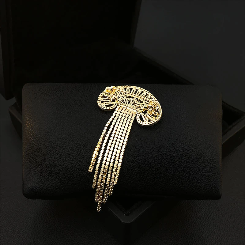 High-Grade Marine Life Brooch Women Corsage Luxury Jellyfish All-Matching Graceful Accessories Suit Collar Pin Jewelry Gift 5578