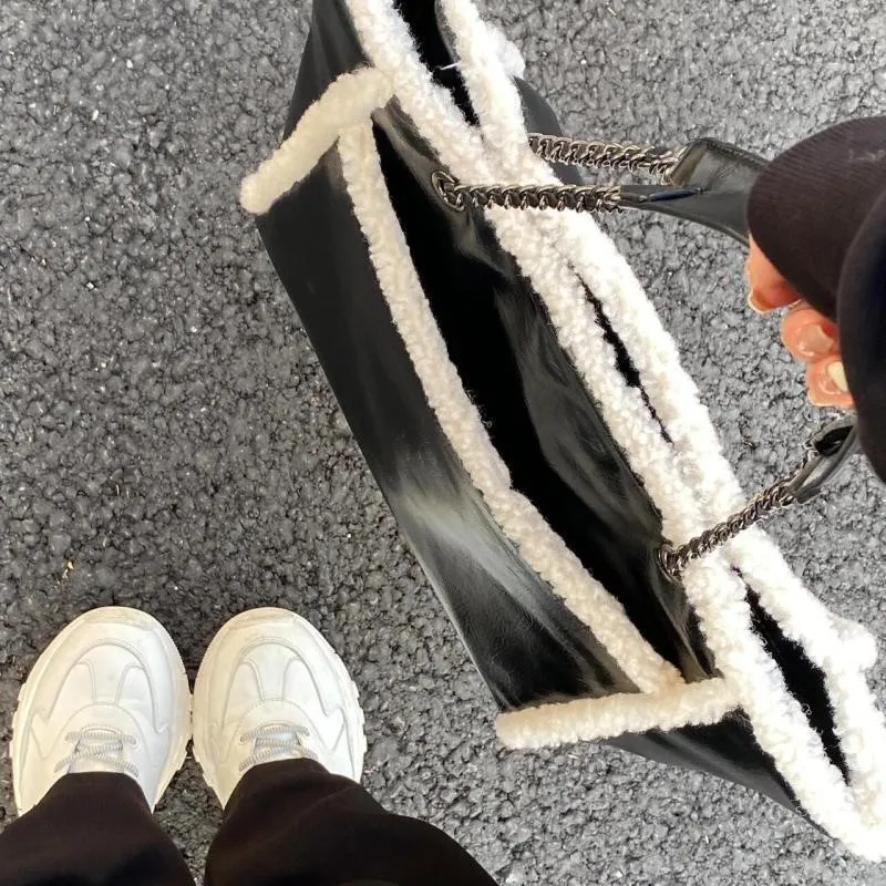 Retro Faux Shearling Black Tote Bag Women Chain Plush Leather Large Capacity Shoulder Bags Ladies Fashion Commute Crossbody Bag