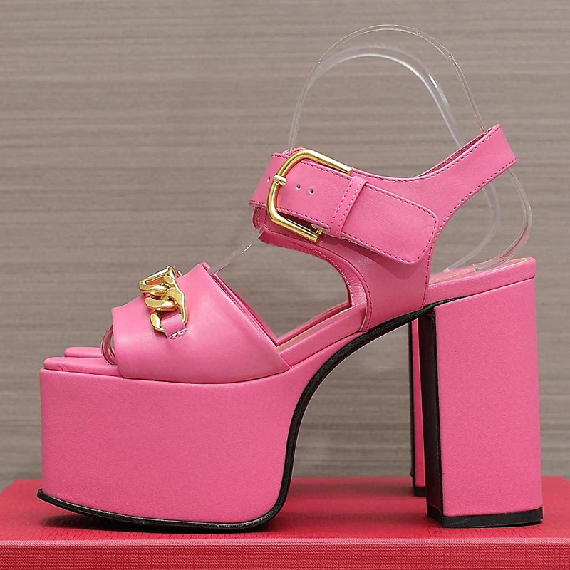 

Sandals 2023 New Summer Metal Decoration Design Platform High Heel Sandals Square Head Open Toe Buckle Strap Female Pumps