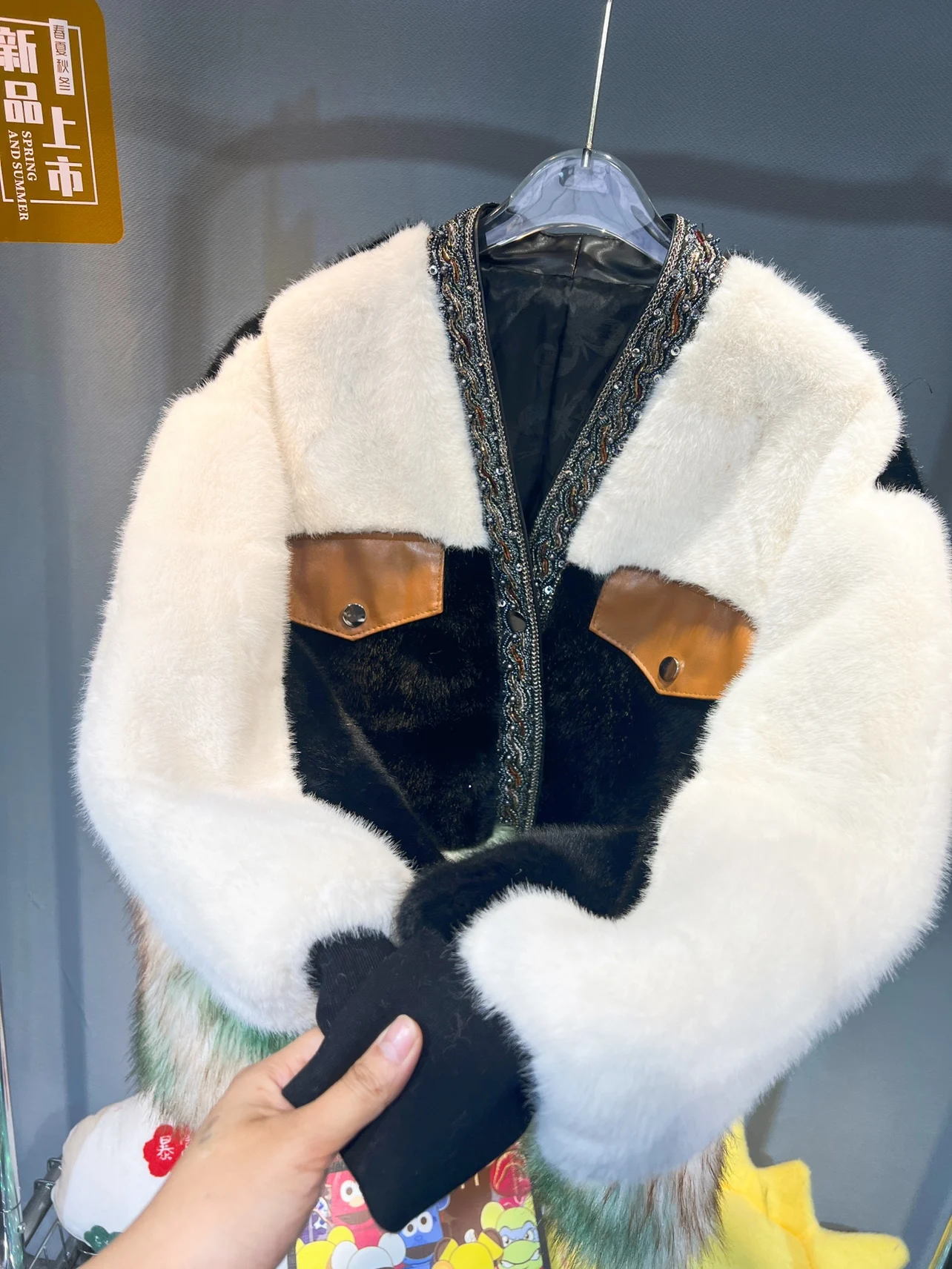 V-neck Sequins Embroidered Long-Sleeved Fur Wool Coat Women 2023 Winter New Fashion Mink Fur Mid-Length Loose Warm Faux Fur Coat