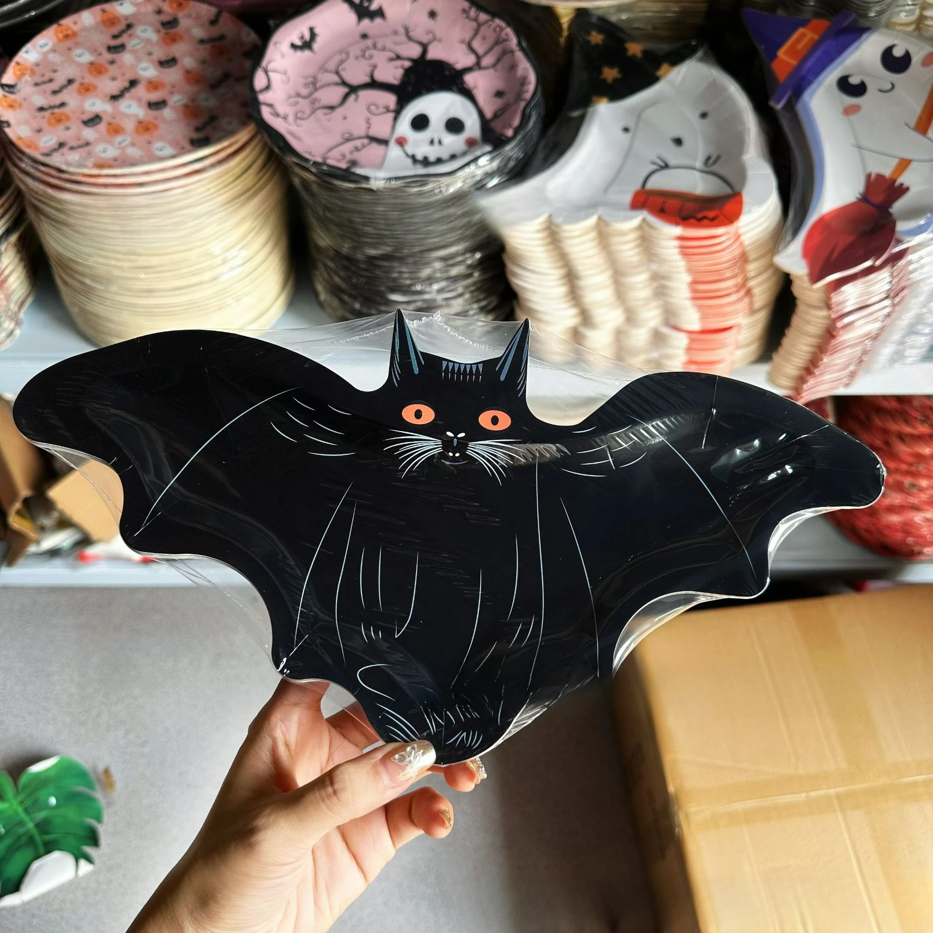 16 bat paper plates, Halloween black bat black cat disposable paper plates, Halloween birthday party supplies