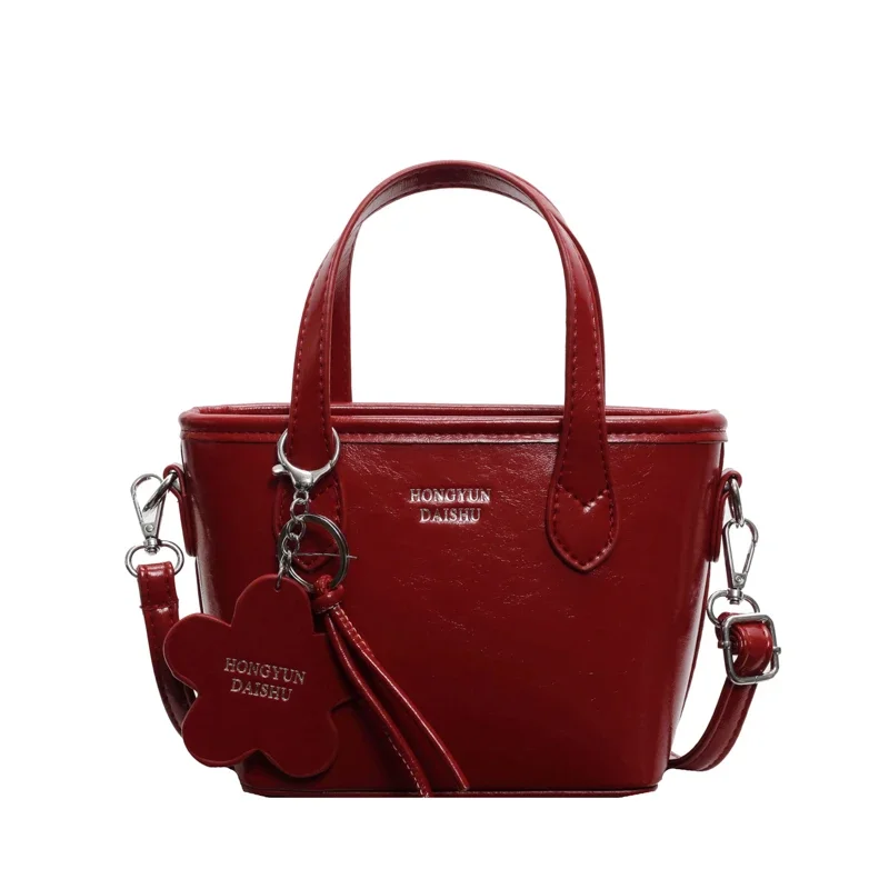 Bolso de hombro con cremallera y cadena de PU popular de moda 2024, bolso cruzado conciso de color sólido para mujer, bolso de mano suave y versátil para desplazamientos diarios
