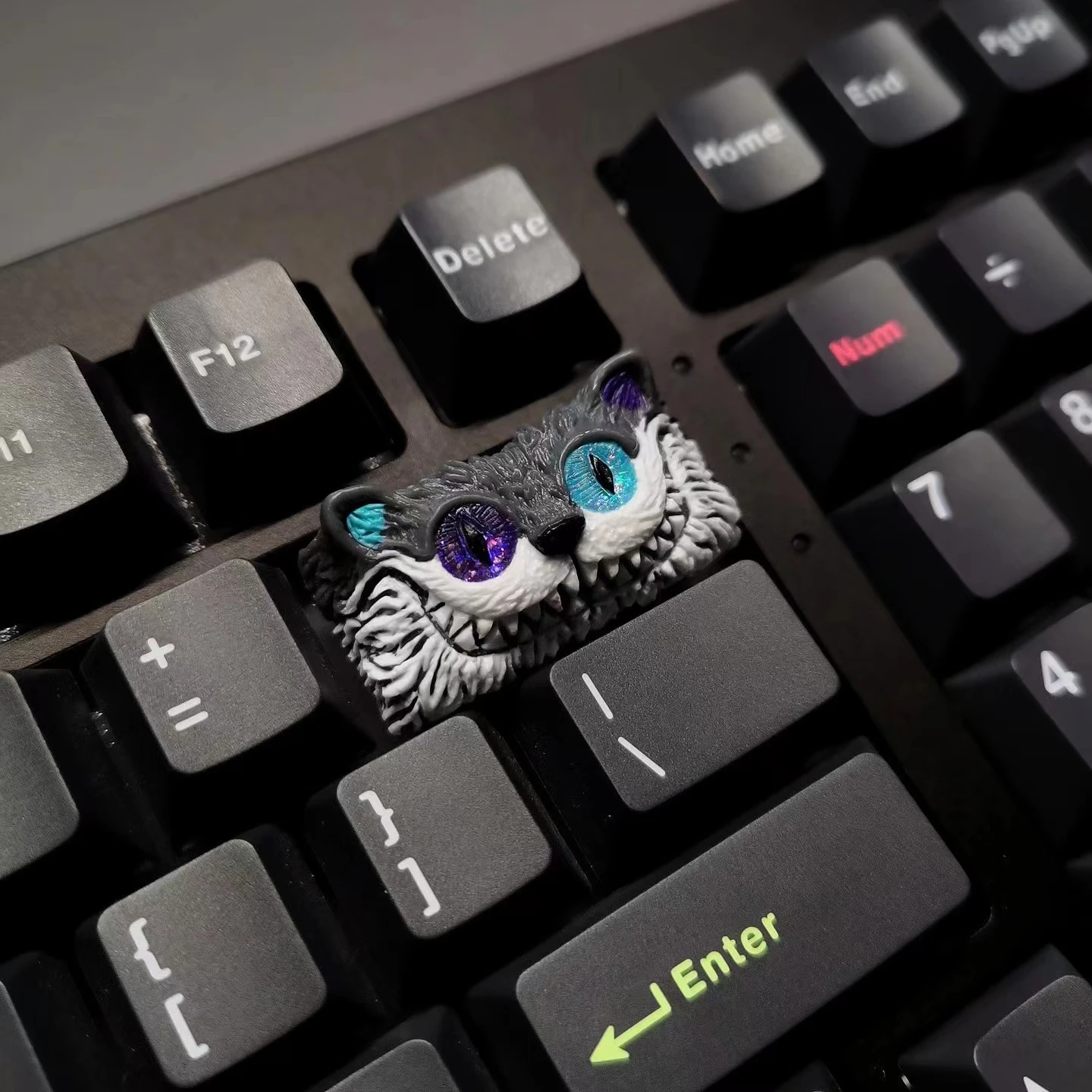 

Handmade Cartoon Smiley Cat Keycaps DIY Mechanical Keyboard 2U Backspace Keys Cute Gift Cross Shaft Artisan Resin Keycaps