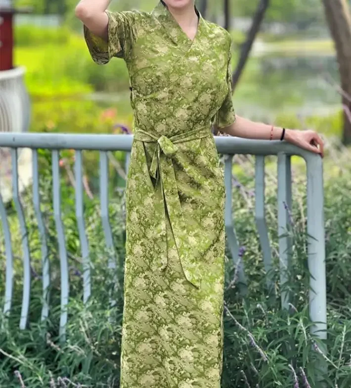 Chinese Women's Tibetan Style Trumpet Short Sleeved Tibetan Clothing