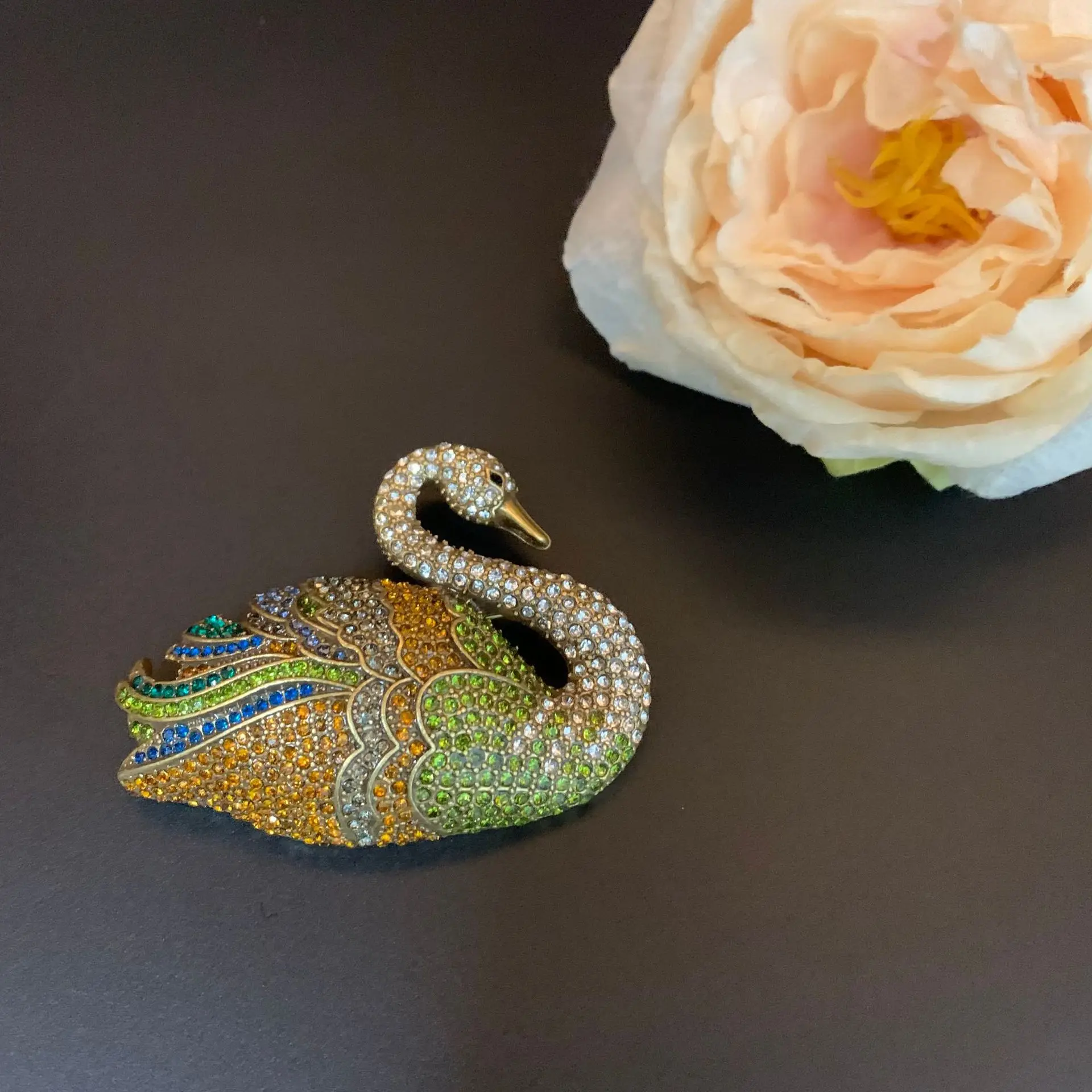 Personalized palace style swan brooch