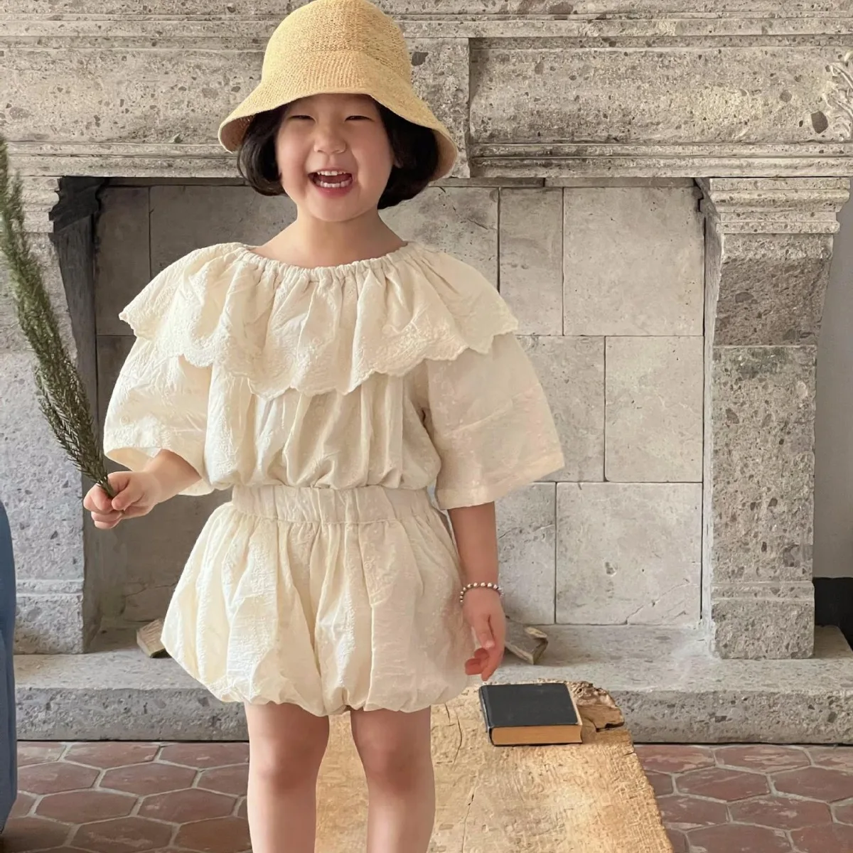 

Комплект одежды для маленьких девочек, рубашка с коротким рукавом и шорты с вышивкой, Модный комплект из двух предметов, наряды для маленьких девочек с воланом