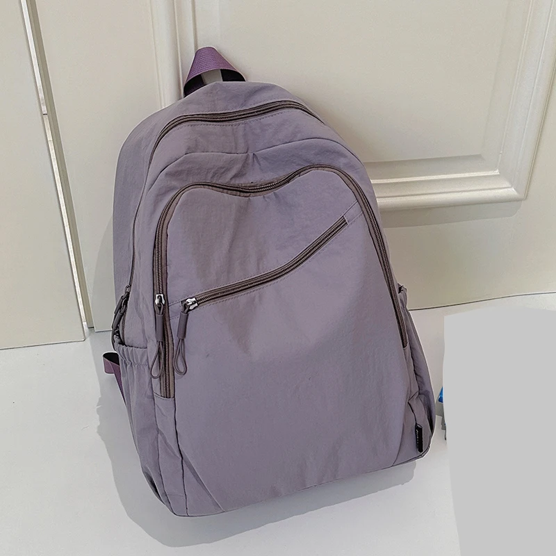 Backpack, large capacity, adjustable shoulder straps, suitable for school, campus travel, and work, with a secure zipper closure