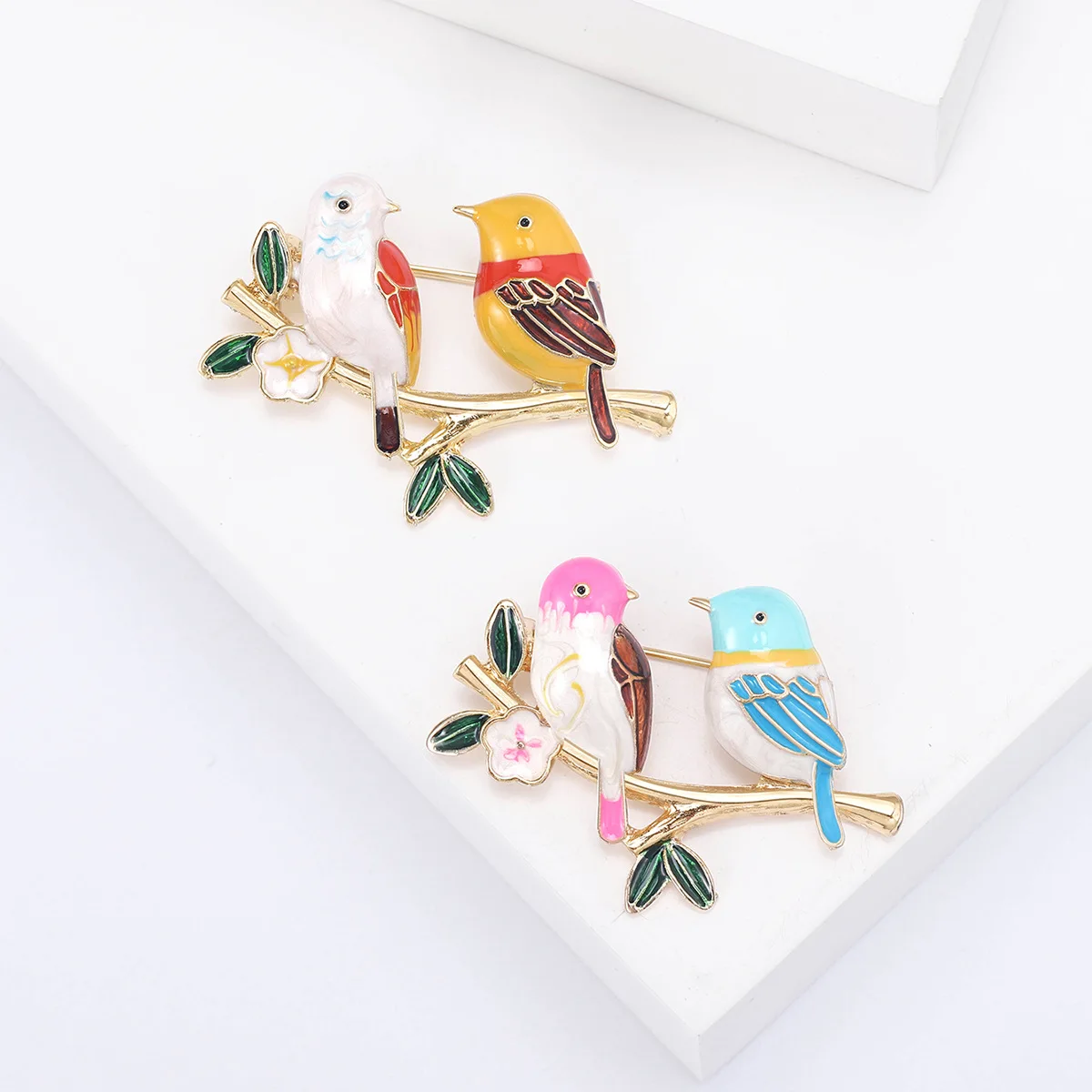 

Magpie Bird Stand on Branch Brooches For Women Unisex 2-color Enamel Lucky Animal Party Office Clothing Dress Pins Daily Gifts