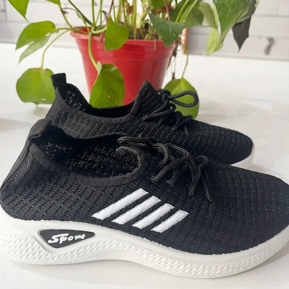 2025 Woman Mom Shoes Mesh Low-Top Running Sneakers Fly-Knit Air Mesh Spring Summer Soft Bottom Casualshoes Trendy Student Shoes