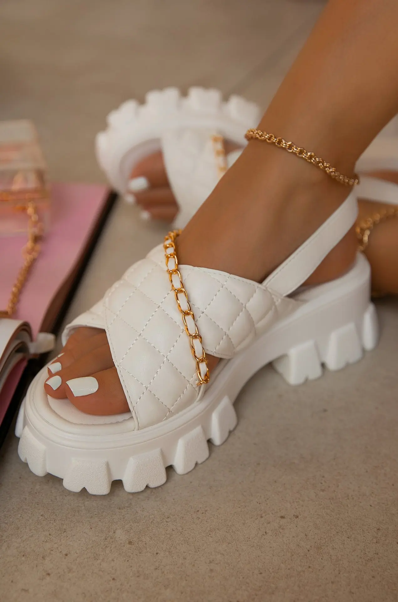 Women Shoes Chunky Platform 2023 New Spring Autumn Open Toe Sandals Casual Beach Slides Designer Slippers Chain Flip Flops