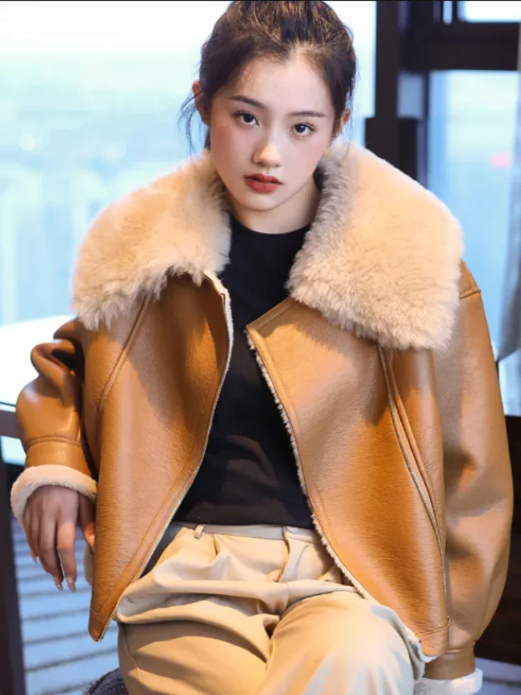 Autumn 2023 Winter New Fur One Jacket Women\'s Short Motorcycle Lapel Lamb Fur Coat Fashion Loose Warm Leather Jacket Outwear