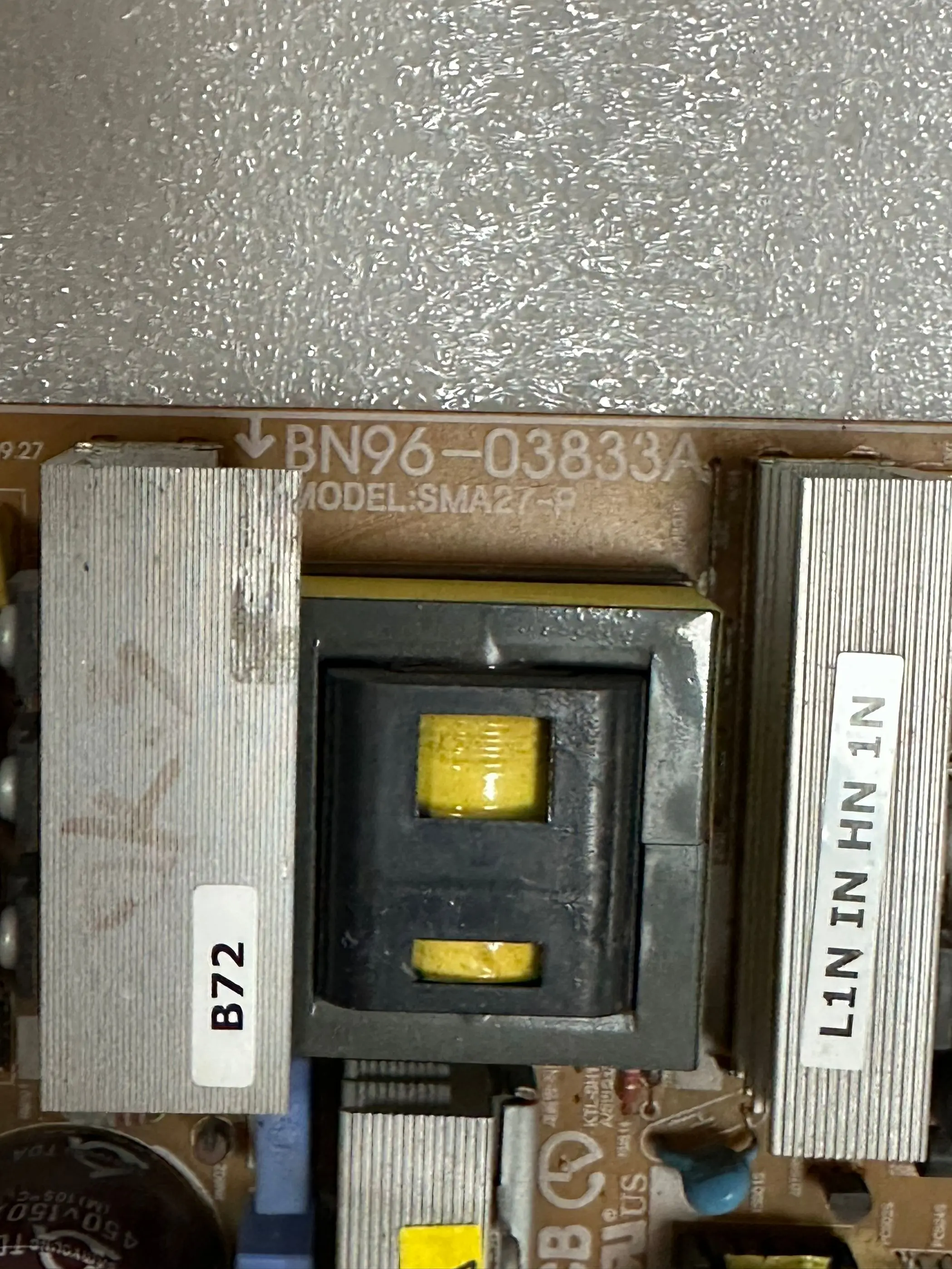 원래 LA32S71B2는 전원 공급 장치 보드 BN96-03833A에 적합합니다.