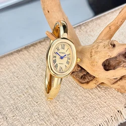 Elegant Roman Numeral Dial Ladies Quartz Watch with Oval Alloy Band (Gold Gold)