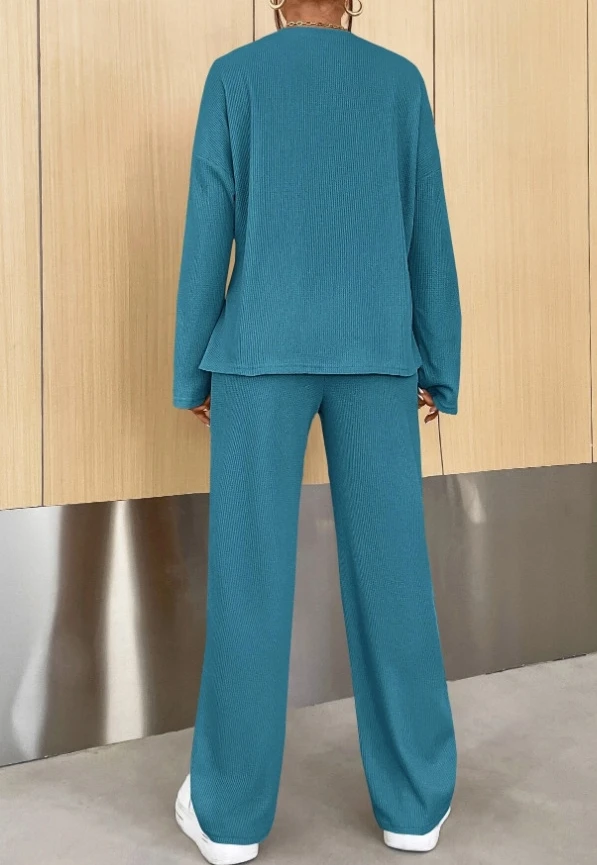 Рисунок 2 - Набор монохромных брюк