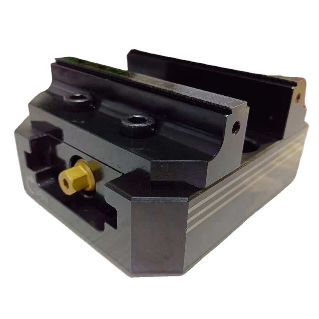

max opening 155mm self centering vise