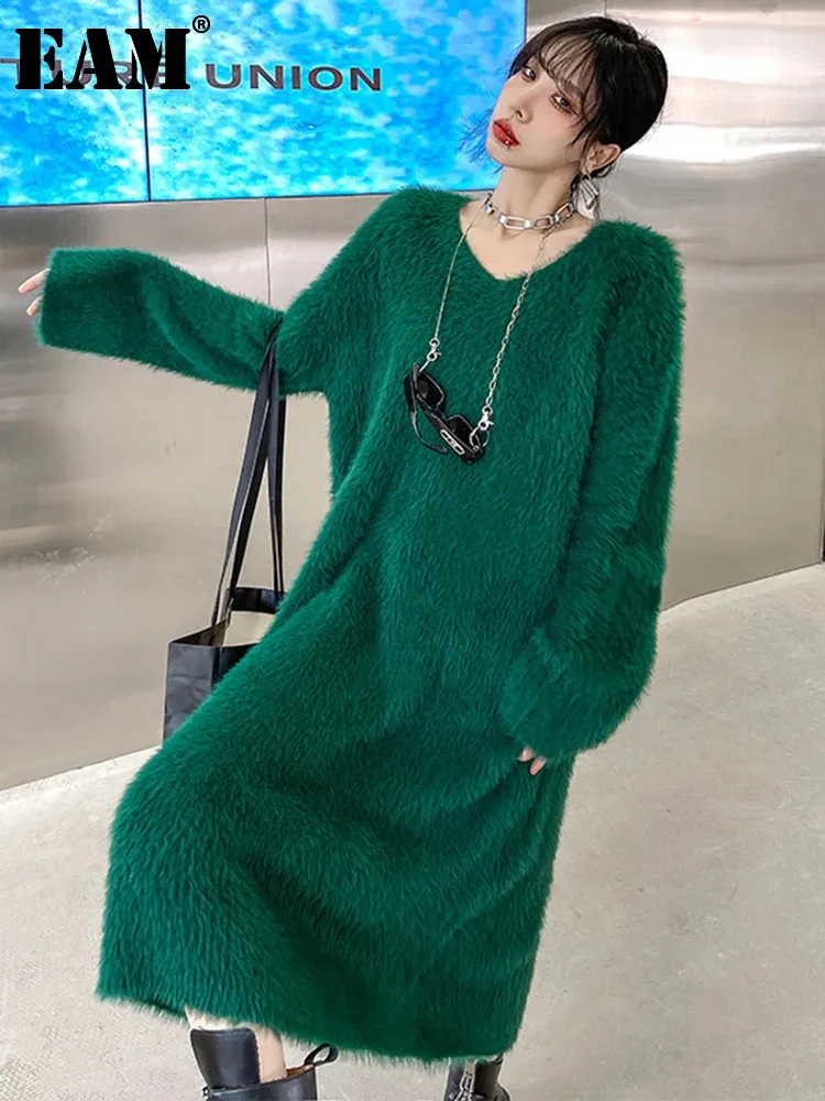 

[EAM] Women Green Big Size Warm Knitting Long Dress New V-Neck Long Sleeve Loose Fit Fashion Tide Autumn Winter 2024 1DH1210