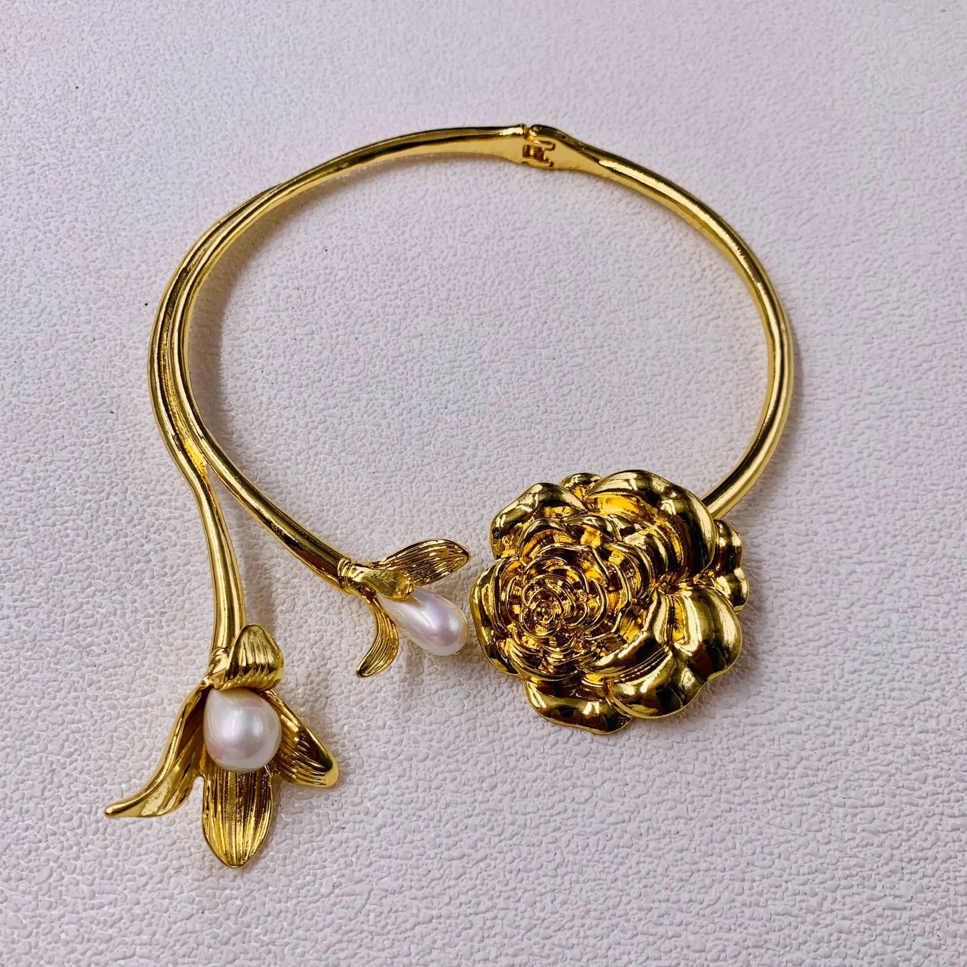 European and American colorful pearls exaggerate heavy industry camellia collar