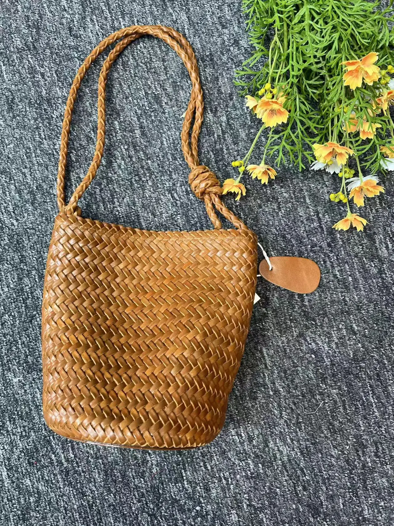 Hand-woven bag 2025 new French vintage vacation beach bag PU leather large capacity women's one-shoulder crossbody bucket bag