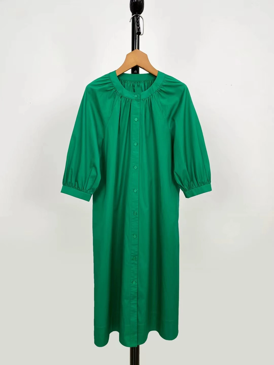 

2023 Emerald long-sleeved dress loose and comfortable