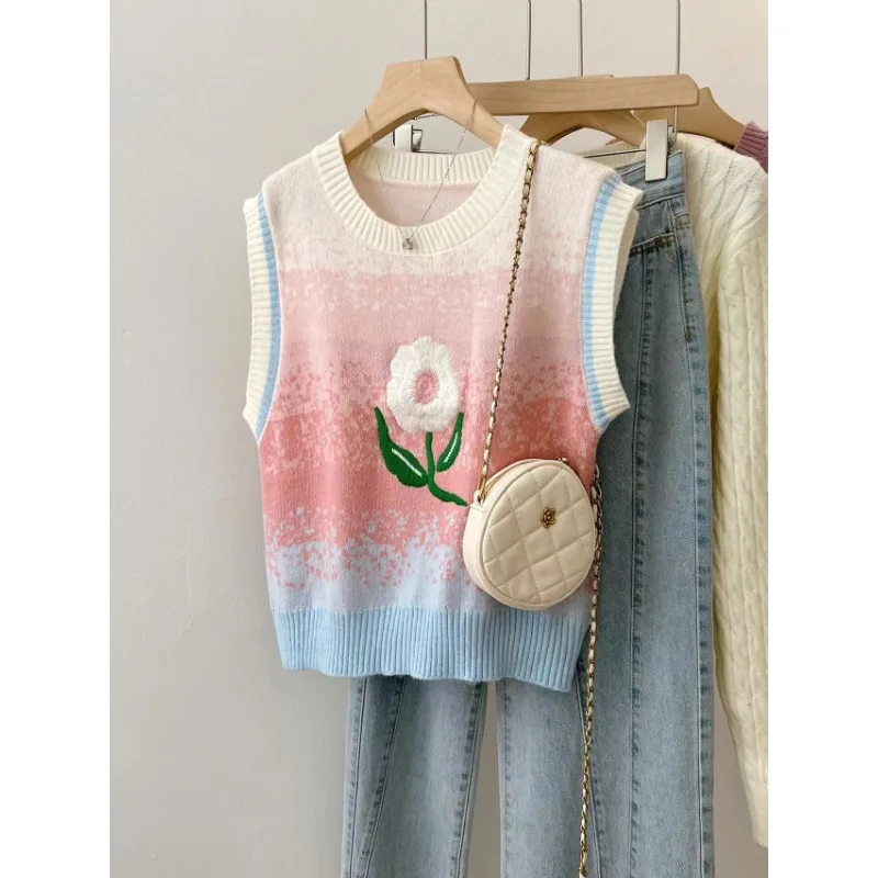 

Kawaii Sweet Crewneck Color Contrast Gradient The Flowers Embroidery Knitwear Vest for Women Fashion The New Knitted Top