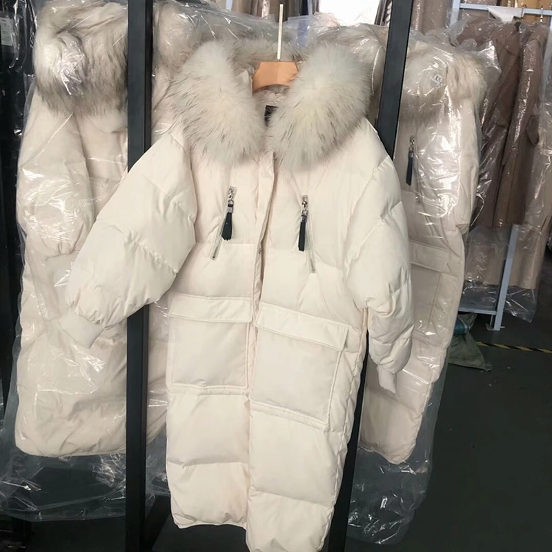 Рисунок 4 - Женский пуховик с воротником из меха енота