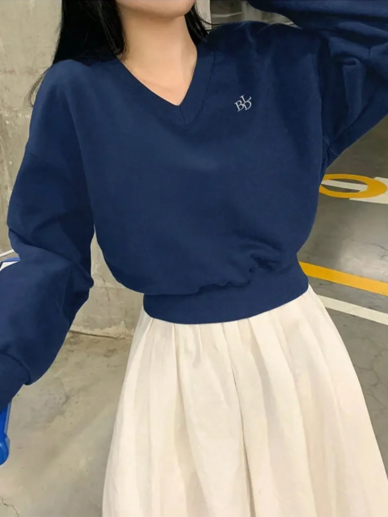 Korean V Neck Atmospheric Loose Sweatshirt for Women Autum Letter Long-Sleeved Pullover Knitwear Lazy High-End Top 5