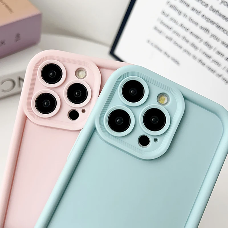 Elegant Crossbody Silicone Phone Case with Adjustable Strap