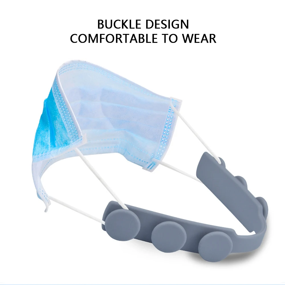 Détail du bouton en silicone maintenant le masque covid sans gêner les oreilles.