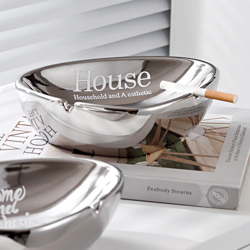 

Креативная серебряная Пепельница треугольной формы, украшение для дома, современный стиль, аксессуары для офиса, компьютерного стола, керамическая пепельница, поделки