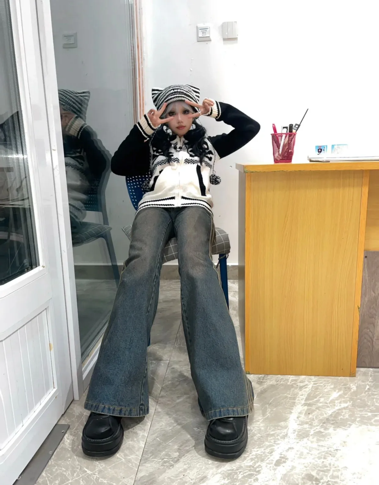 【韓国人気★RECTO】FLARED DENIM PANTS ダスティブルー High Street Long Jeans Women Ulzzang Distressed Simple Retro