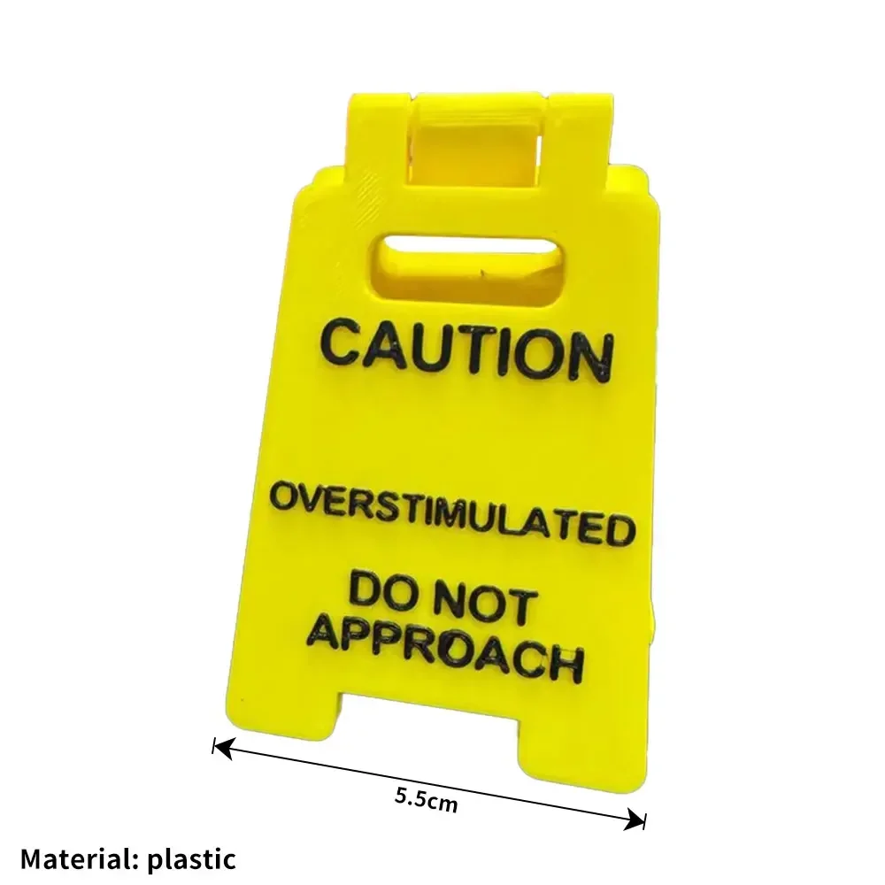 Letrero de escritorio "Caution Overstimulated, no se acerca" - Decoración de oficina humorística, regalo unisex para compañeros de trabajo, decoración de habitación versátil