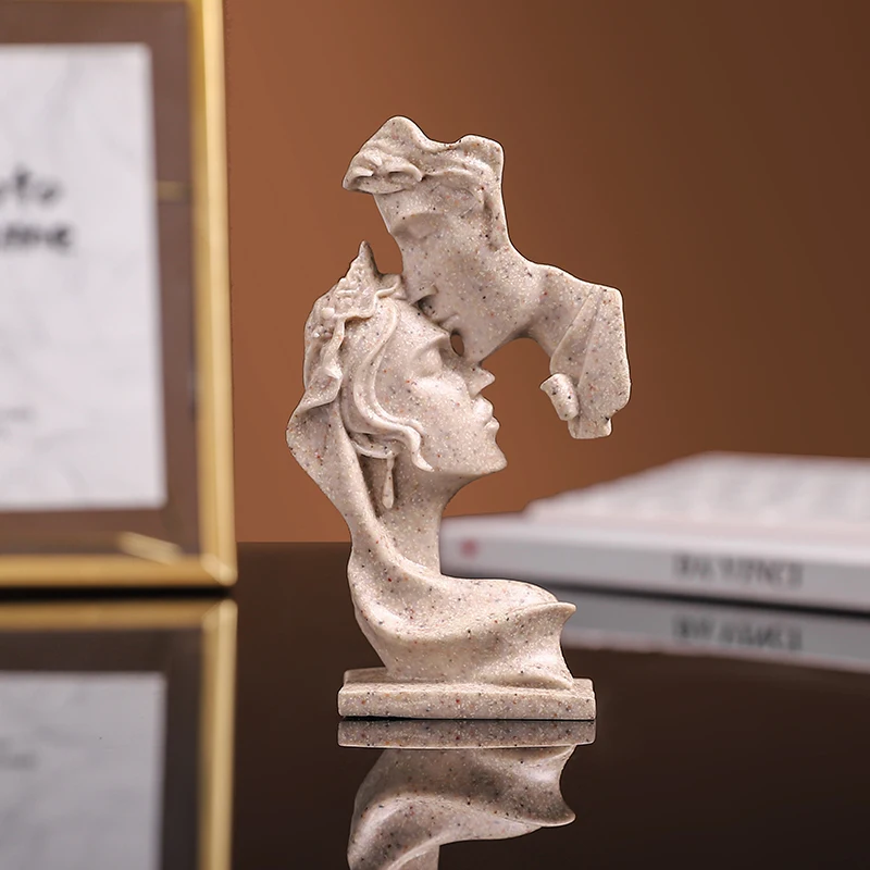 MOONBIFFY Small Resin Lovers Crafts Sculpture Statue Kiss Couple Ornaments Home Wine Cabinet Desk Decoration Car Interior Decor