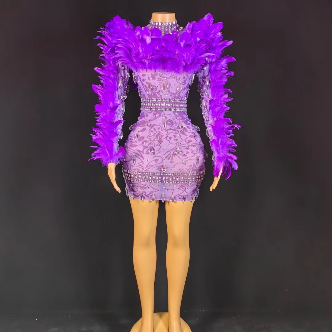 Рисунок 2 - Сексуальное прозрачное платье с кристаллами и перьями