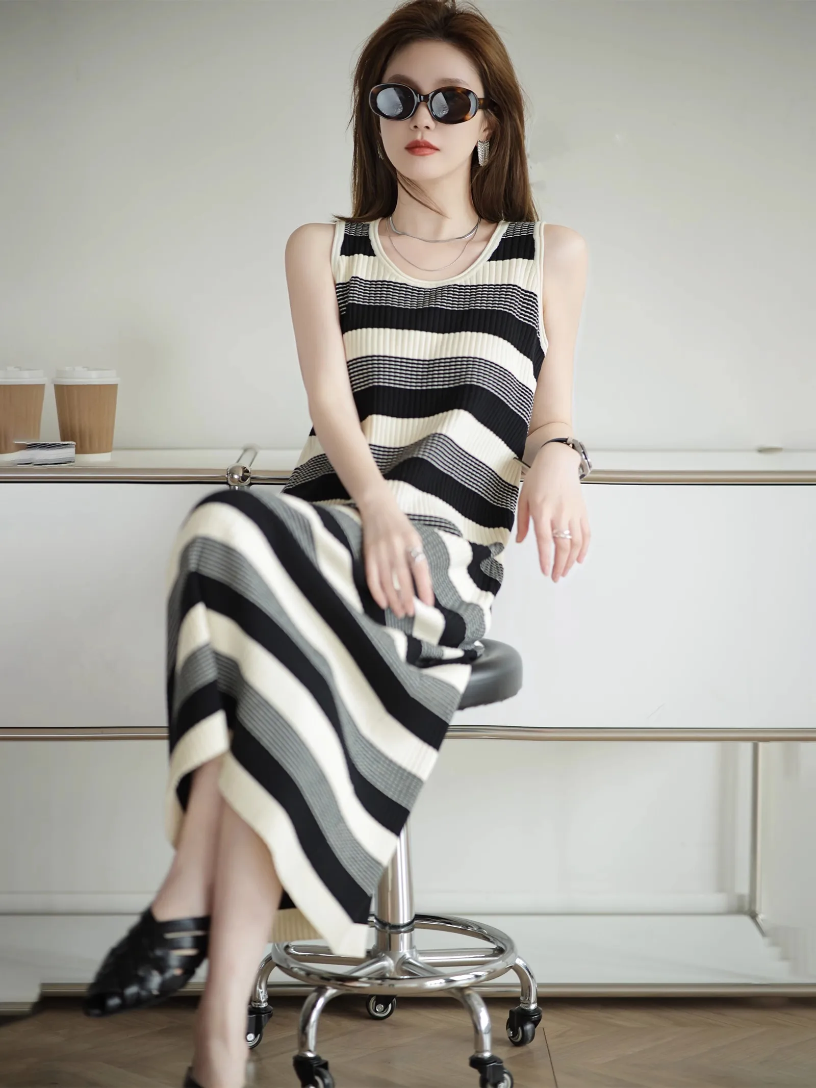 

New Classic Black and White Striped Pullover Vest Dress 2023 fashion women's Clothing