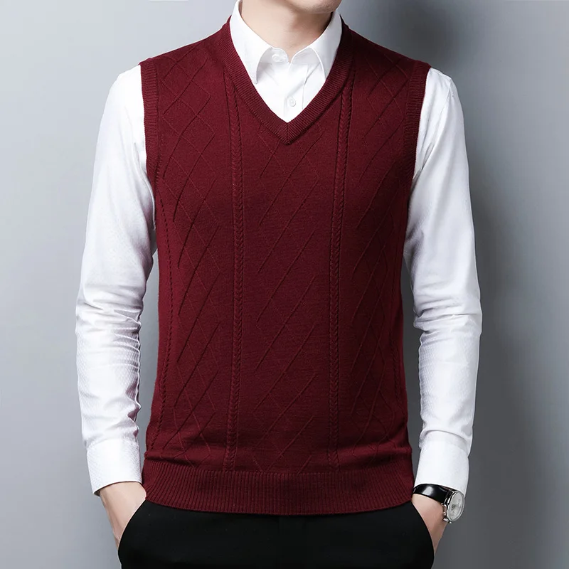 

TFETTERS Argyle Sweater Vest Men Autumn Winter Solid Color V-Neck Sweater Short Slim Fit Fashion Sleeveless Daily Mens Clothes