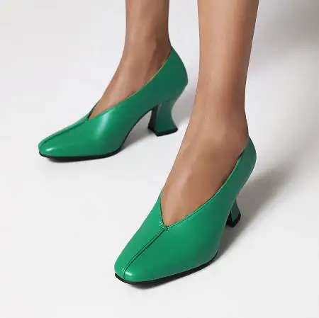 

Oversize Large size Big size High-heeled shoes Square toe low heel simple design single shoe fashionable and comfortable