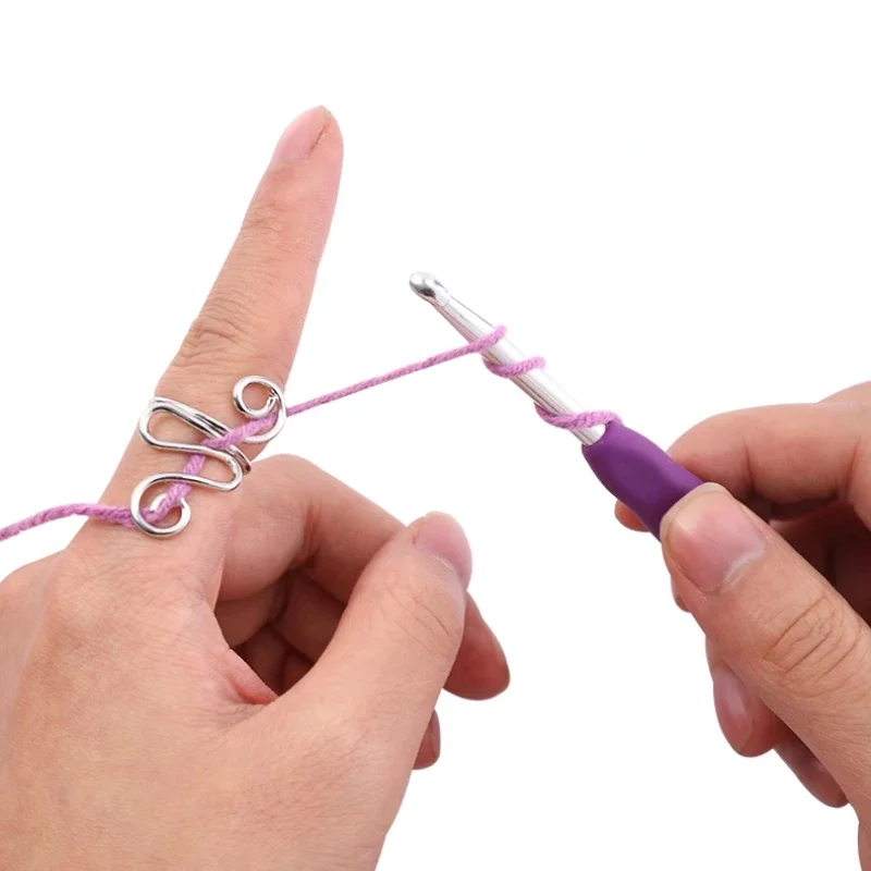 Adjustable Knitting Crochet Loop Ring Knittied Yarn Guide Hook Finger Faster Holder Thimble Crocheters Thread Ring Sewing Tools