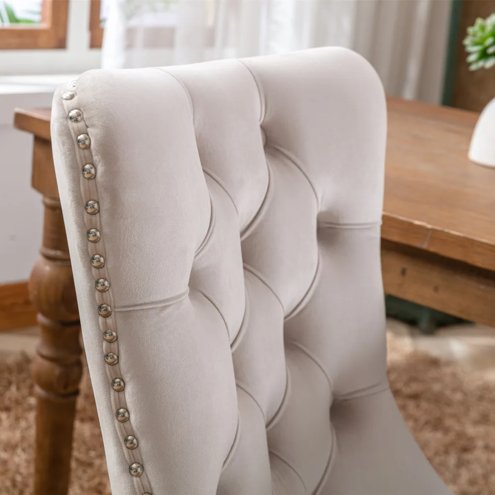 Moderner, hochwertiger, getufteter, zeitgenössischer, mit Samt gepolsterter Esszimmerstuhl aus massivem Holz mit Holzbeinen, Nagelkopfbesatz, 2-teiliges Set, Beige – Detail 12