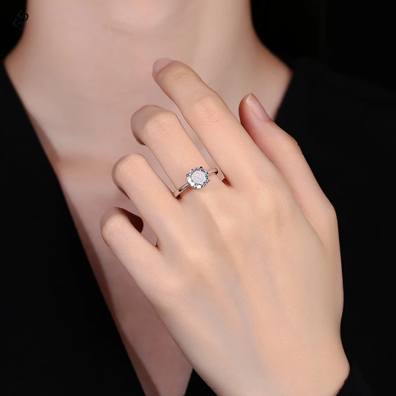 Free Shipping New Simple Light Luxury Ice Cut Female Wedding Ring with 4.5 Carat Round Gemstone Metal Jewelry Ornaments