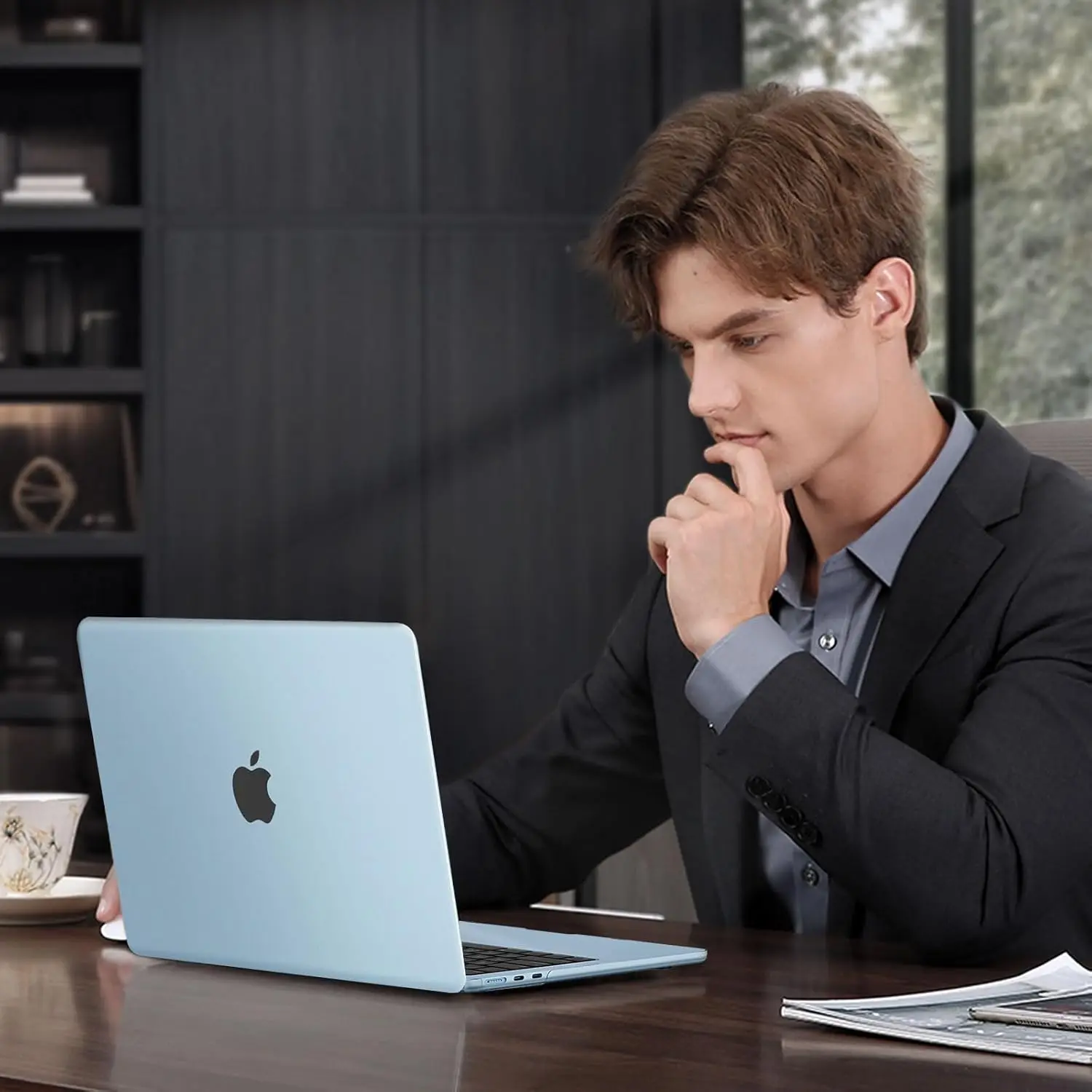 Sleek Protective Case for MacBook Air/Pro 13-16 inch (2025 Edition)